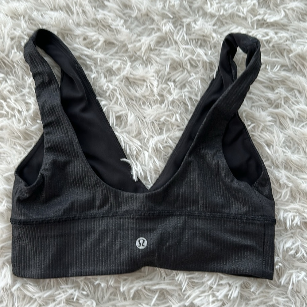 Lululemon top🖤 - Picture 4 of 6